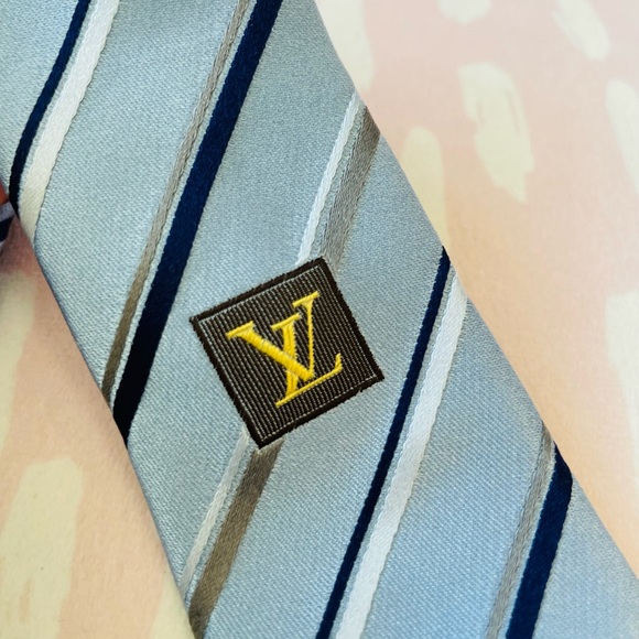 Authentic Louis Vuitton  Necktie  Thai Stripe  Light Blue Navy SILK - Picture 9 of 9